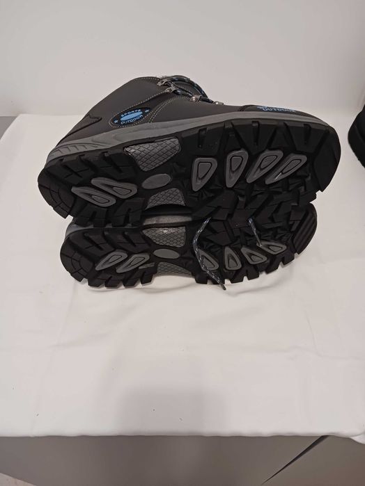 Vendo botas antiderrapantes n.43 novas com forro de feltro