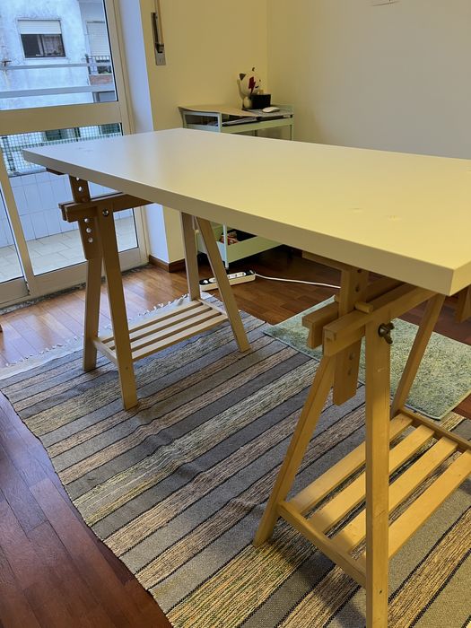 Secretária IKEA com cavalete– 140x60 cm