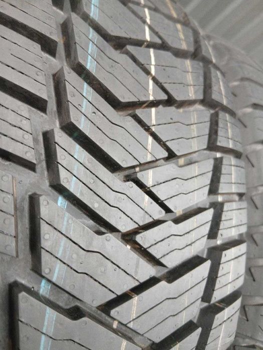 Резина всесезонна. НОВА 225/65 R16C Bridgetone Duravis All Season