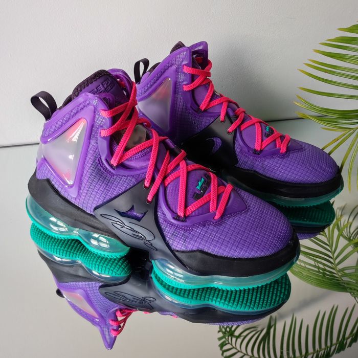 Кросівки баскетбольні Nike LeBron 19
(CZ0230-500)
Оригінал!