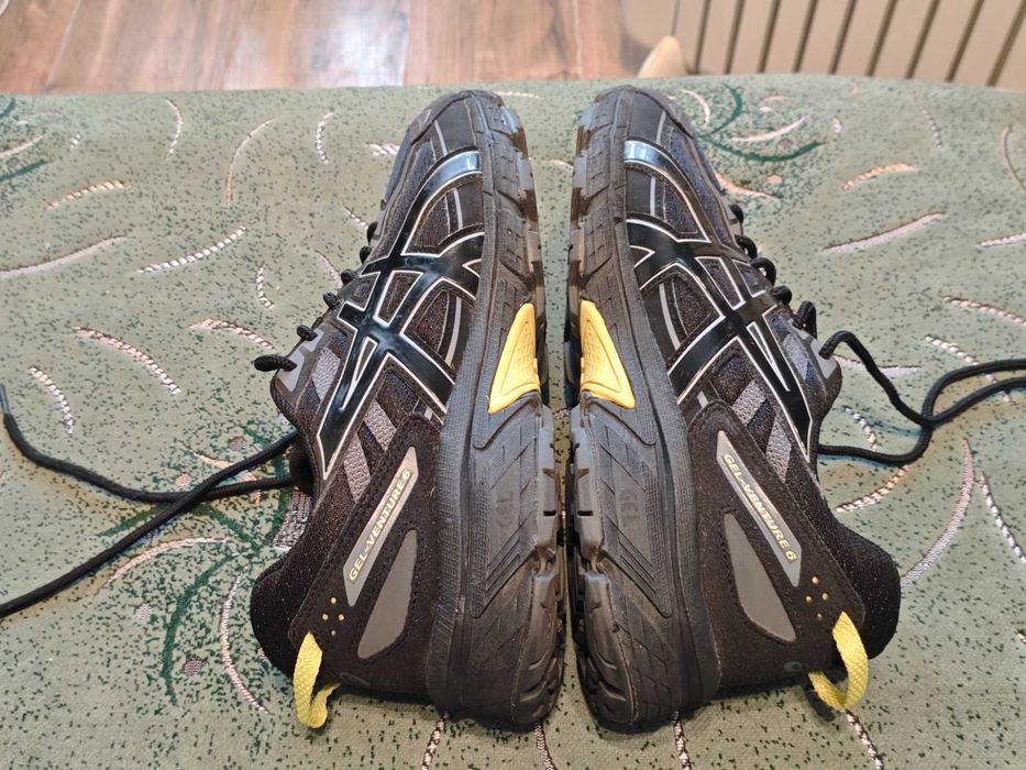 Кроссовки Asics Gel  (оригинал) фирменные размер -44 стелька- 28см.