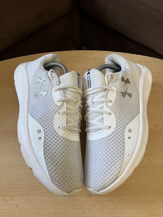 Чоловічі кросівки Under Armour Charged Pursuit 3