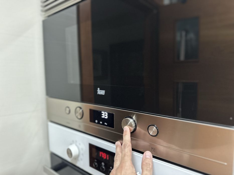 Microondas TEKA de Encastrar com Grill – Excelente Estado