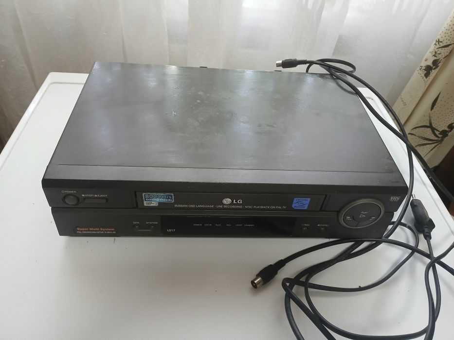 Відеомагнітофон робочий касетний.200 грн