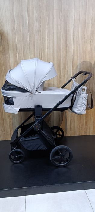 Venicci Claro Vanilla lekki i wygodny wózek wielofunkcyjny