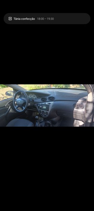 Ford focus com alguns afazeres