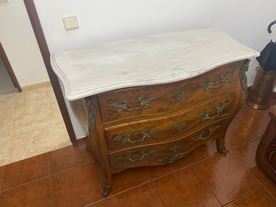 Cómoda estilo Luís XV