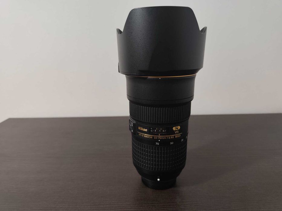 Nikon AF-S 24-70mm f/2.8  ED VR