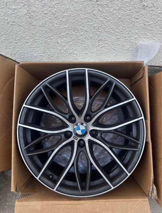 Vendo jantes de BMW raio 19 semi novas.