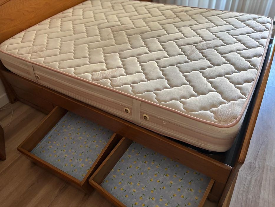 Cama casal  + colchão