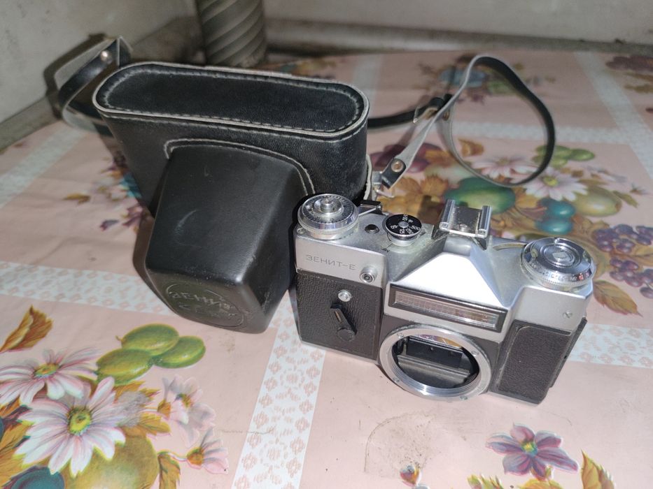 Фотоаппарат Зенит-Е без объектива Гелиос 44-2 М42