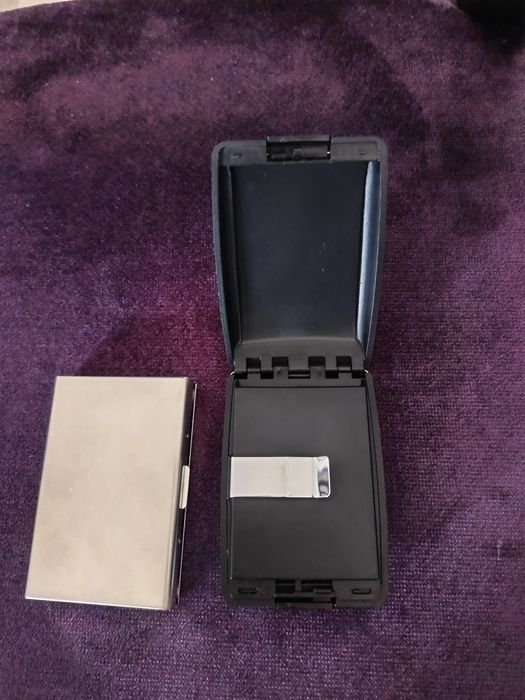 Duas Carteiras novas  /  Porta cartões