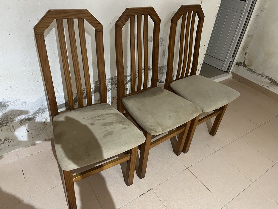 3 conjuntos diferentes de cadeiras (10 no total)