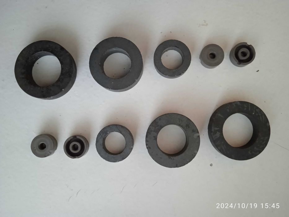 Ферритовые кольца и сердечник без покрытия