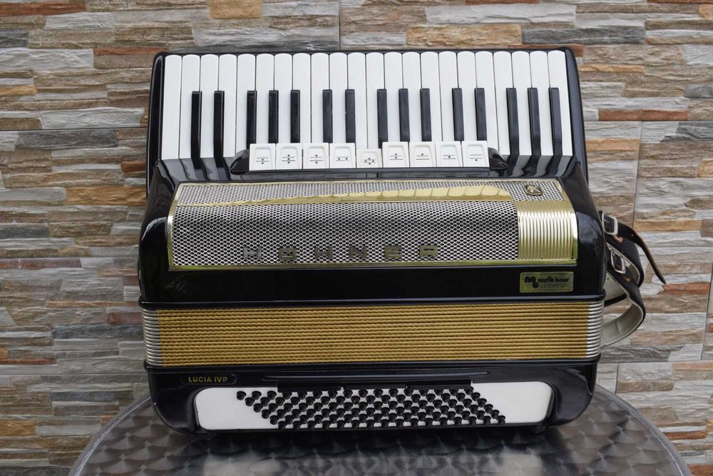 Acordeao Hohner Lucia III 3 Voz 96 Baixos, N. 235