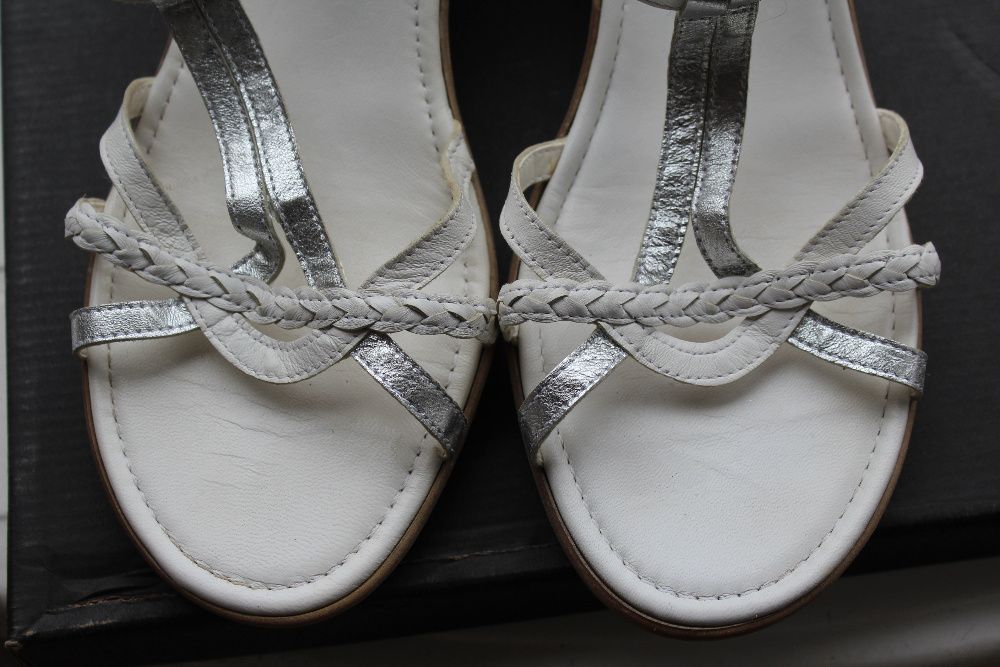 białe skórzane sandałki Clarks rozm 41 /uk7 na klinie