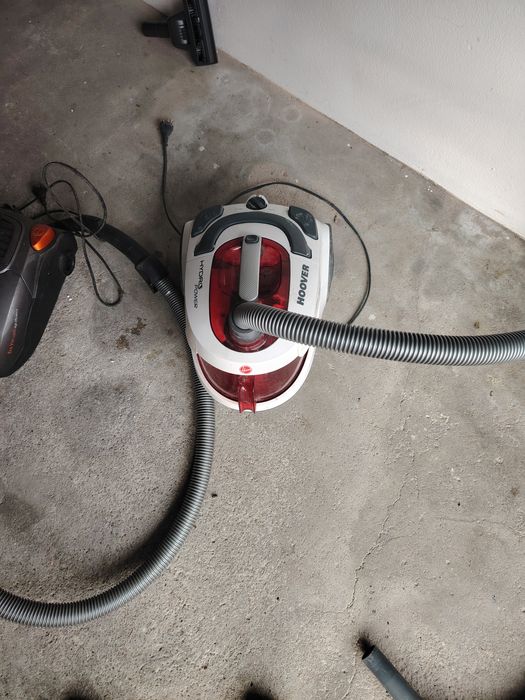 Vendo 2 aspiradores a trabalhar