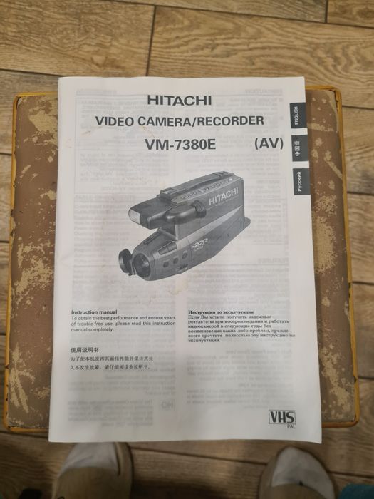 Відеокамера  HITACHI VM-7380E