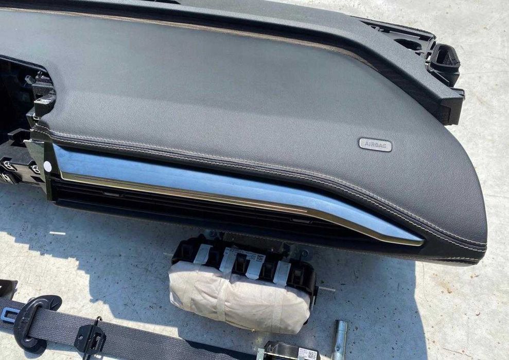 Renault Megane 5 V novo modelo tablier airbags cintos