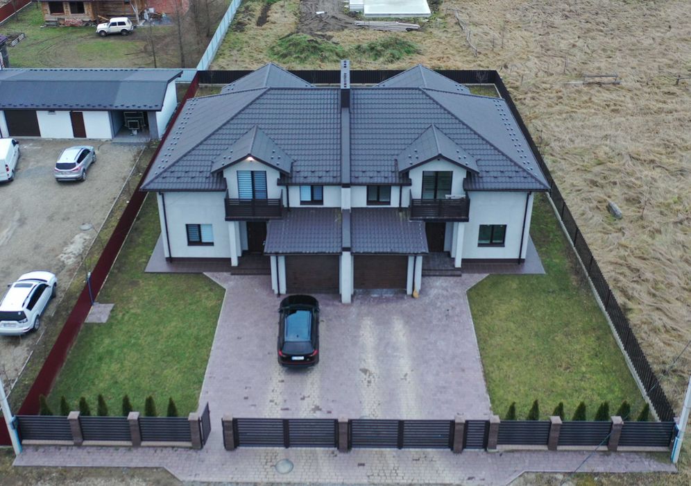 Половина котеджу-дуплекс