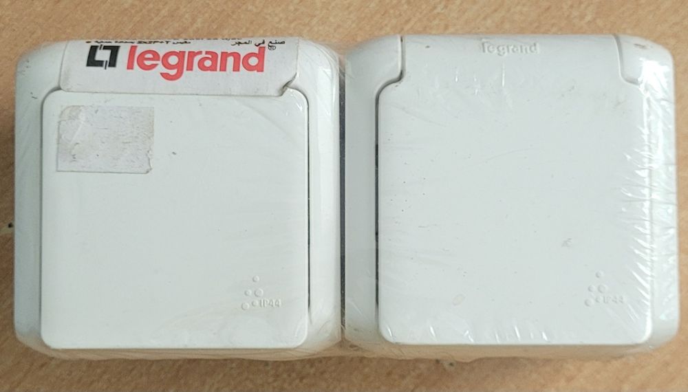 Розетка подвійна 2х2к+З  накладна IP44 біла (782374) Legrand Quteo