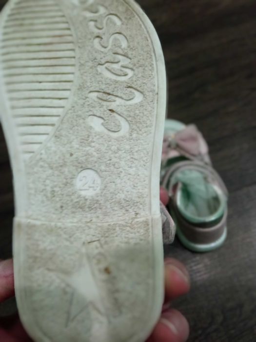 продам босоножки детские на 2 года, р22, 90 грн