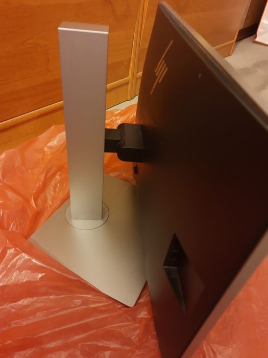 monitor HP stronkin E 233