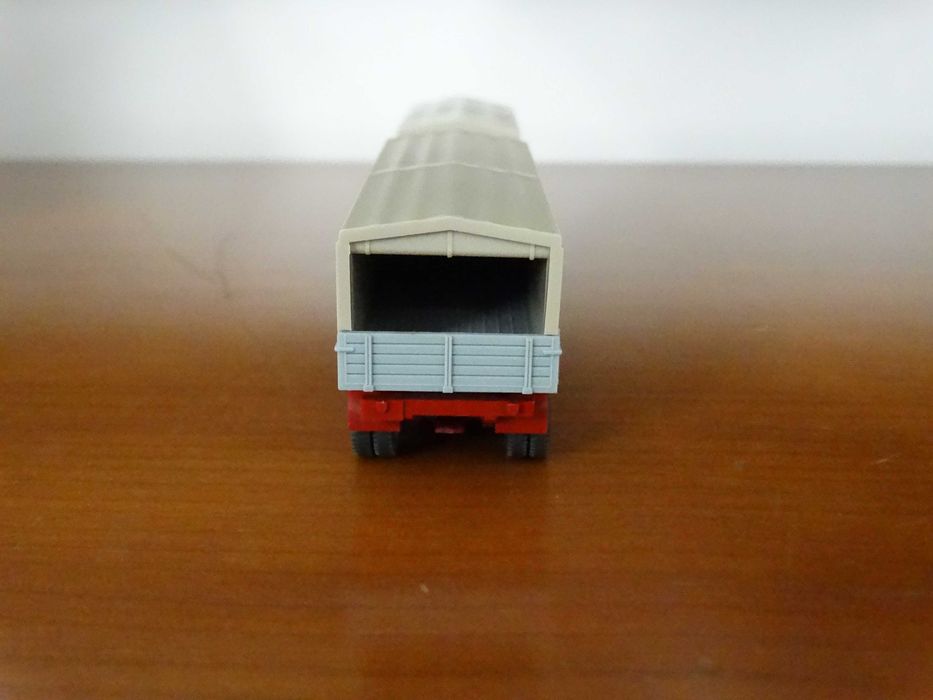 Camião HO 1:87 da Wiking