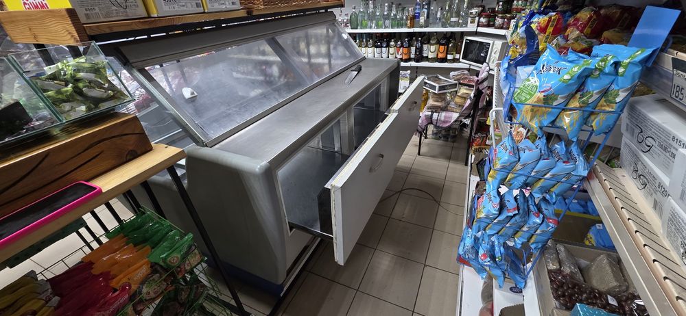 Холодильна вітрина