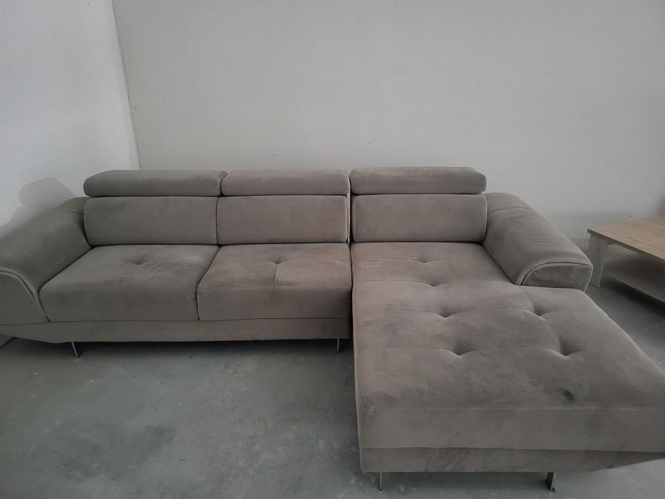 Sofá com chaise long