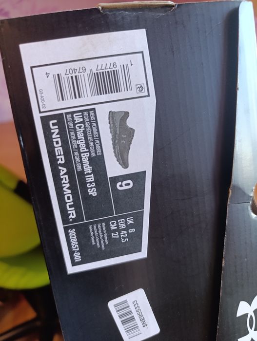Продам нові кросівки Under Armour  нові