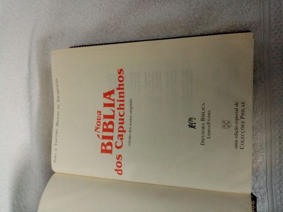Bíblia com capa em pele
