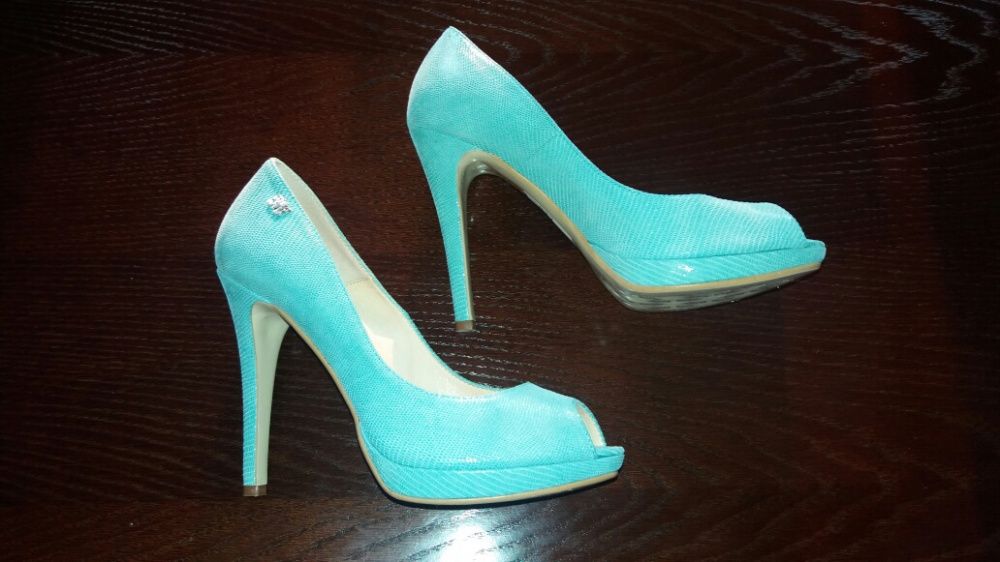 Buty skórzane czółenka 37 miętowy kolor NOWE