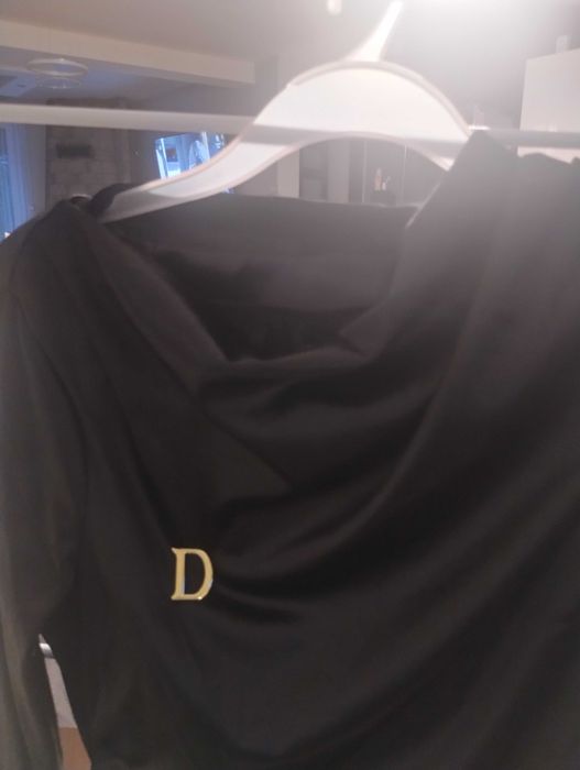 Czarny komplet damski.