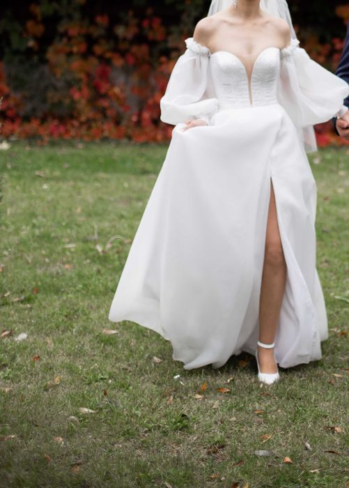 Весільна сукня з трендовими рукавчиками б/у, сережки , туфлі