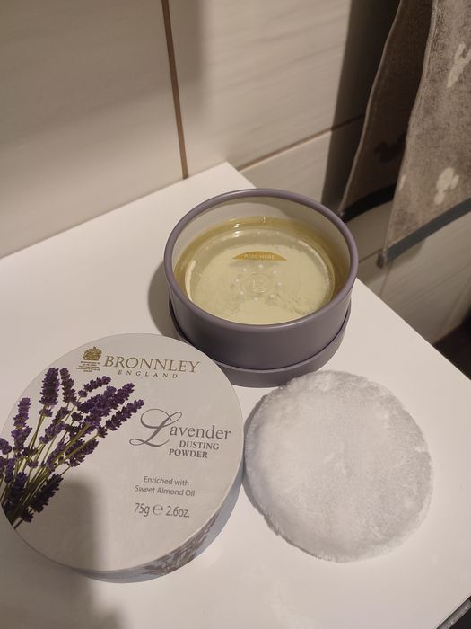 Bronnley lawendowy puder do ciała