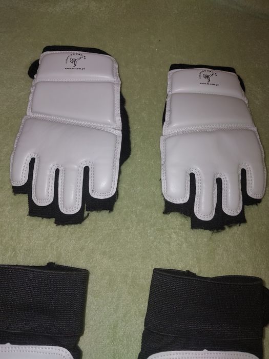 Rękawice, ochraniacze na stopy