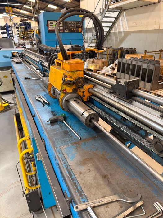 Máquina de Curvar Tubo CNC