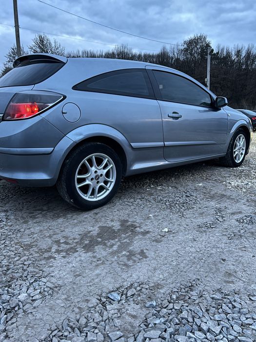 Продаж Опель Астра GTC