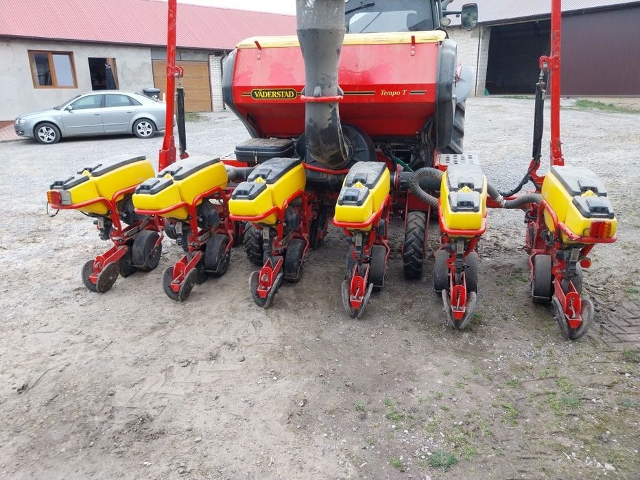 Siewnik punktowy pneumatyczny