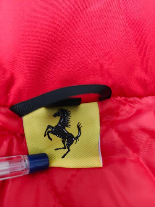 Nowa kurtka Scuderia Ferrari Vodafone – czerwona – rozmiar M
