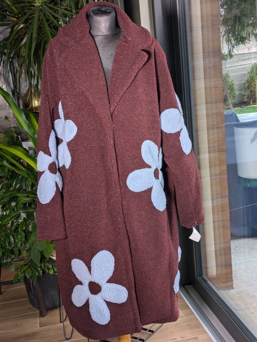 Nowy płaszczyk baranek z niebieskimi kwiatami, rozmiar 52