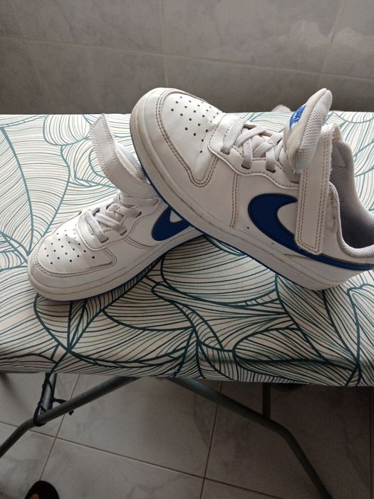 Tenis criança Nike air Force tamanho 32