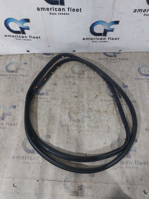 Jeep Cherokee 14- Уплотнитель двери задний левый / Джип Чероки