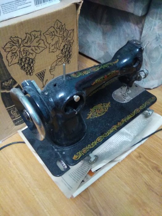 Продам рабочую швейную машинку, состояние на фото. рабочая