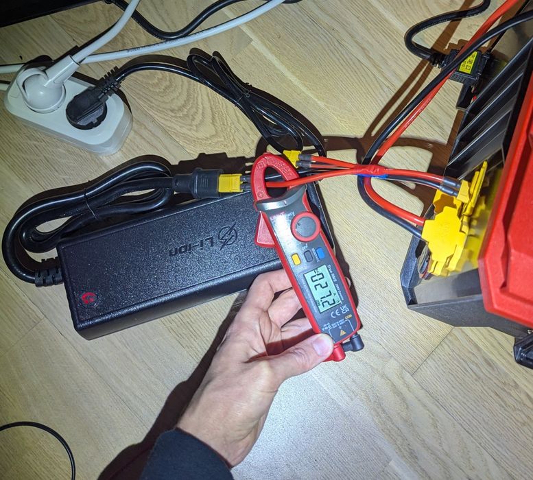 Зарядний пристрій 30A для батарей LiFePO4 4S 8S Li-ion 3S 4S 6S 7S