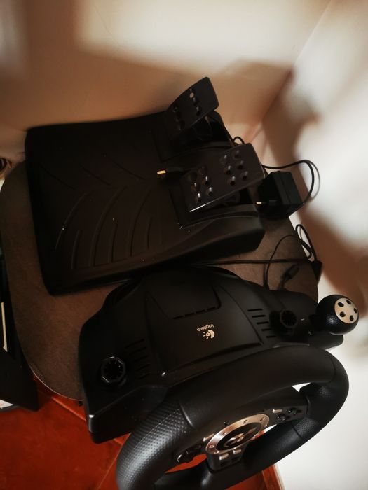 Volante logitech Gran turismo