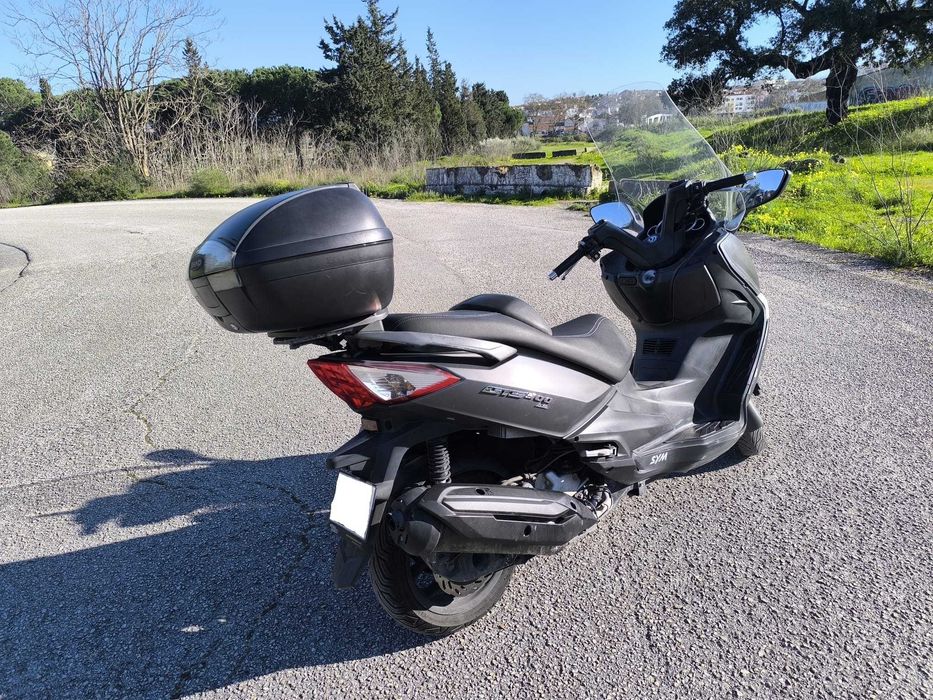 SYM 300i GTS com Topcase