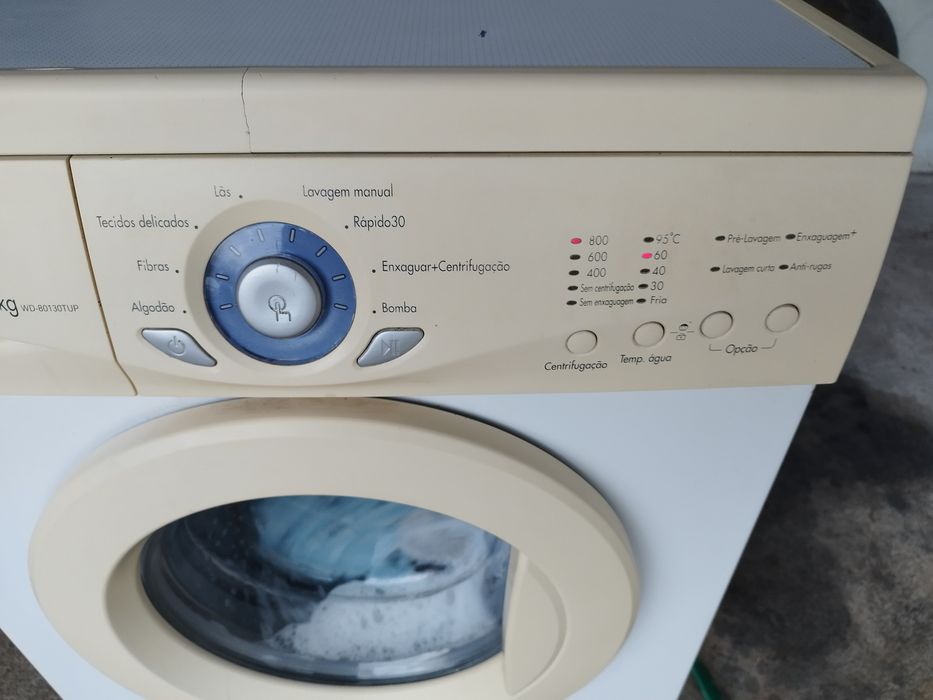 Maquina de lavar roupa LG como nova