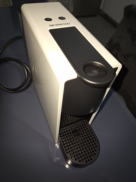 Máquina de Café KRUPS Nespresso Essenza Mini XN1101P2 Branco